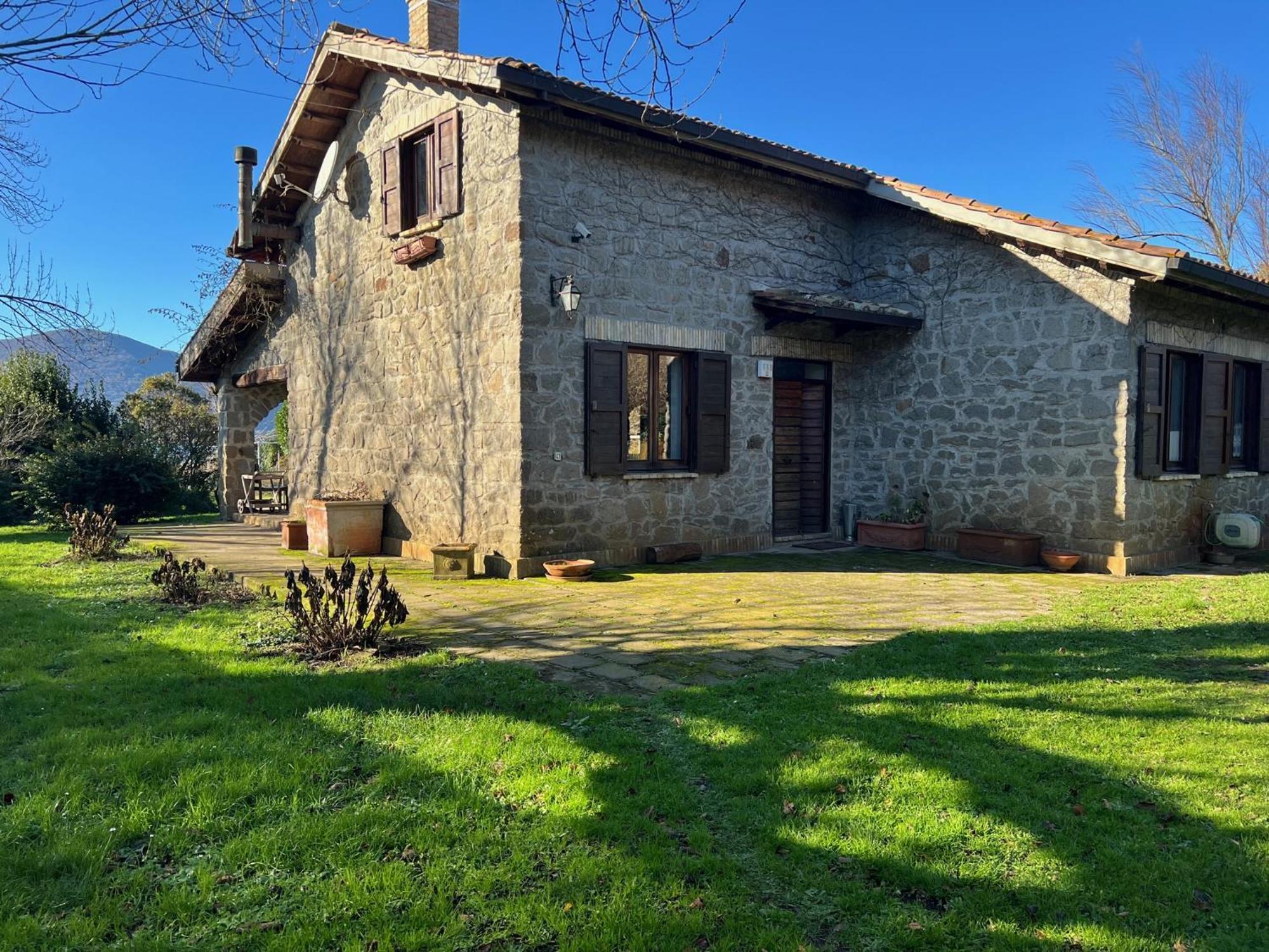 Cottage Beach Vico Caprarola Exterior photo